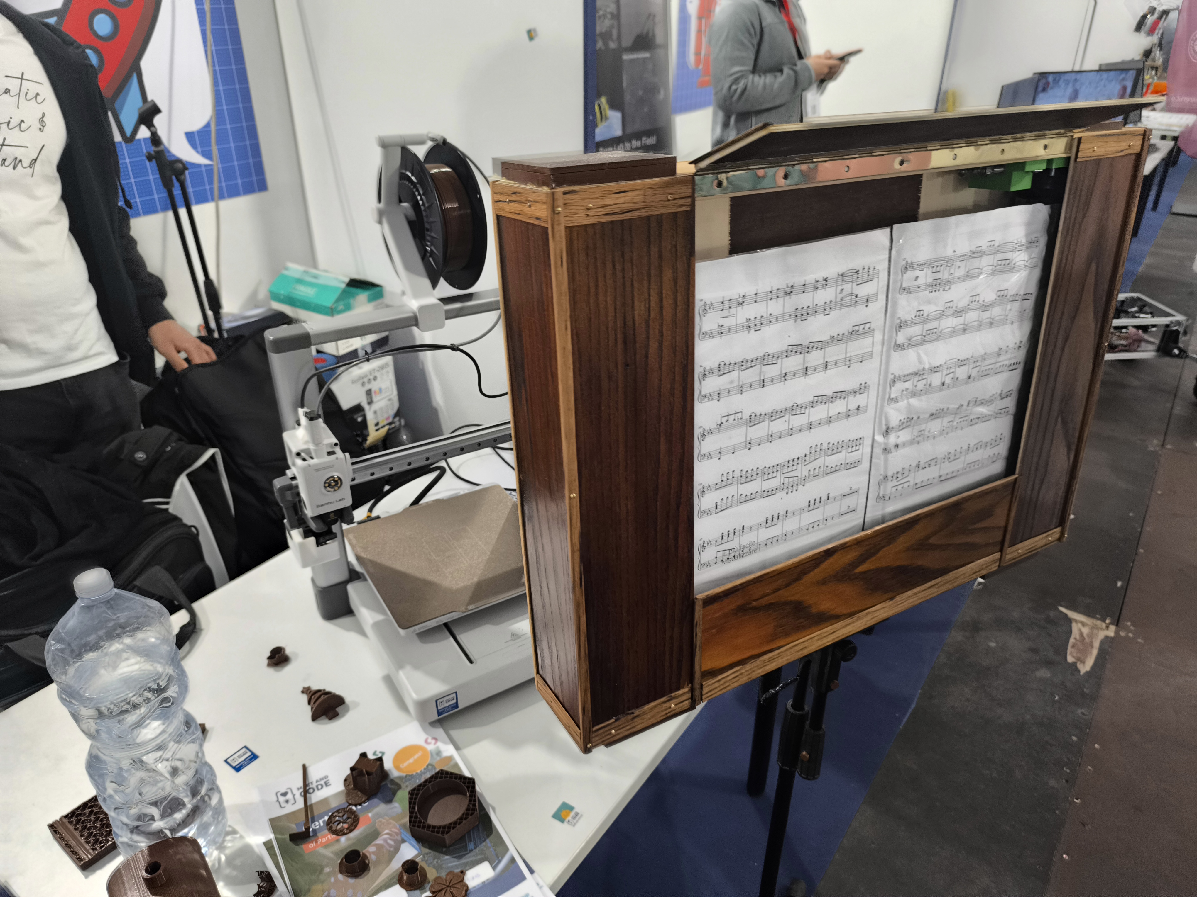 Automatic Music Stand